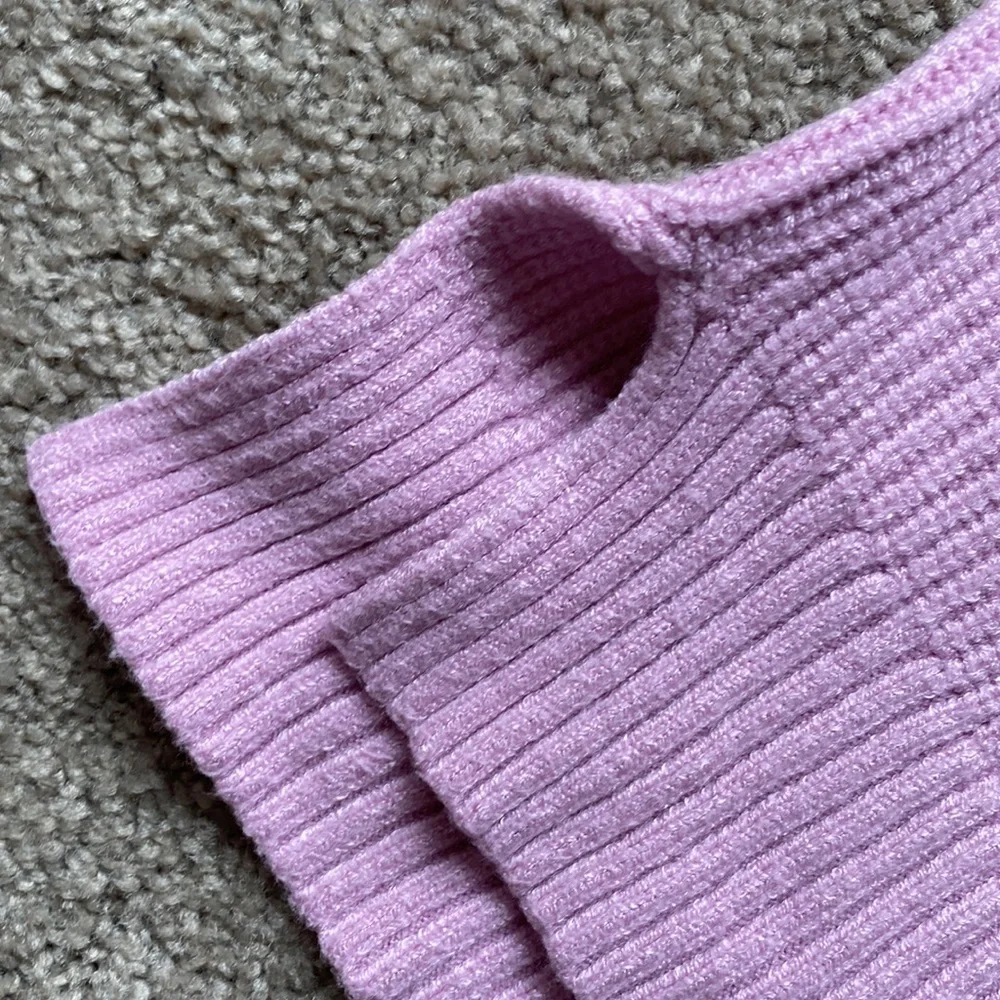 Cyrus pink /lavender cable knit sweater . Ribbed knit back.Size XS . - Picture 5 of 6